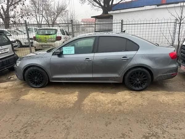 Second-hand VW Jetta 105 CP (77 kW) 2012 Berlinǎ