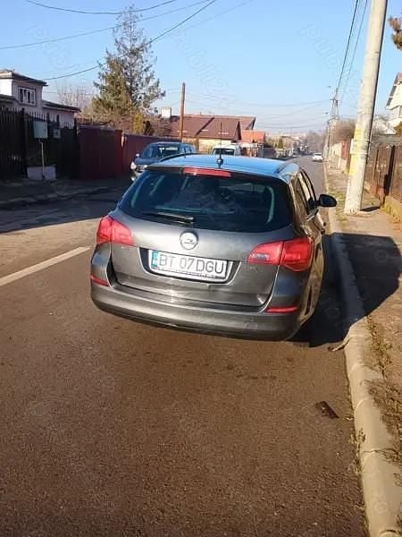 Second-hand Opel Astra 110 CP (80 kW) 2011 Hatchback