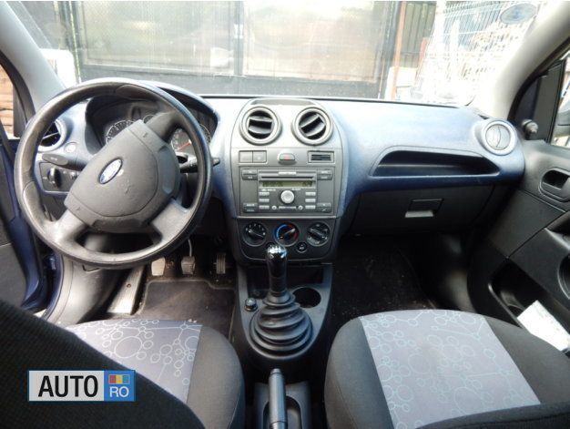 Second-hand Ford Fiesta 68 CP (50 kW) 2006 Albastru Hatchback