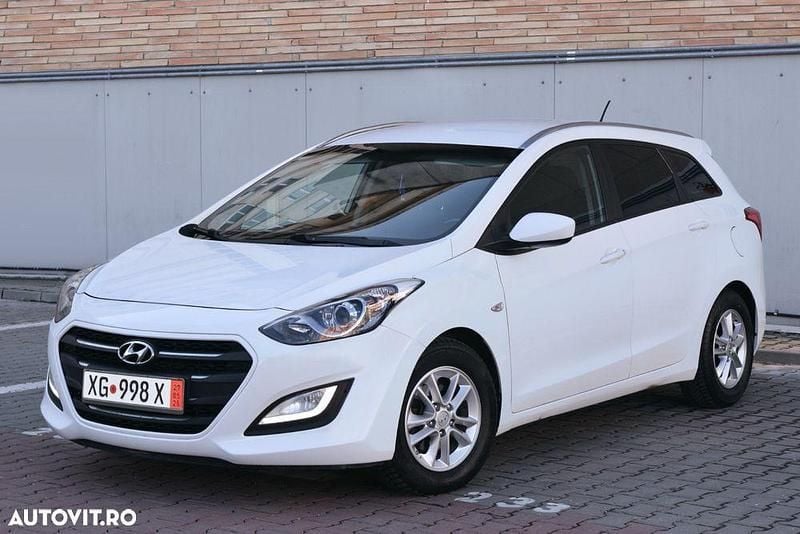 Second-hand Hyundai i30 Intro Edition 110 CP (80 kW) 2017 Culoarealb Break