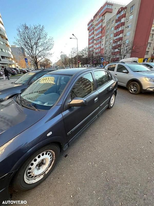 Second-hand Opel Astra 75 CP (55 kW) 2006 Culoarealbastru Berlinǎ