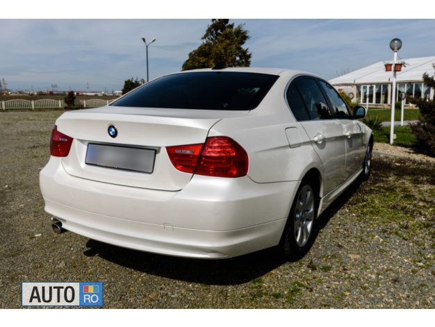Second-hand BMW 320 177 CP (130 kW) 2009 Alb Berlinǎ
