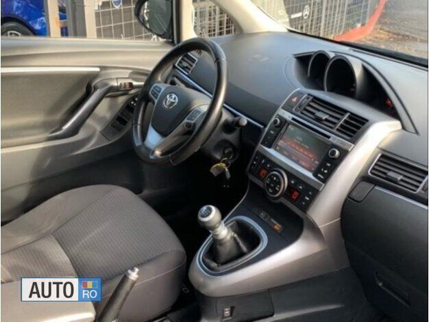 Alb Utilizat 2016 Toyota Corolla Break | 14.000 EUR - Imagine 1/4