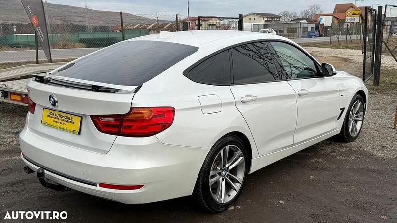 Second-hand BMW 318 Sport Line 143 CP (105 kW) 2015 Culoarealb Berlinǎ