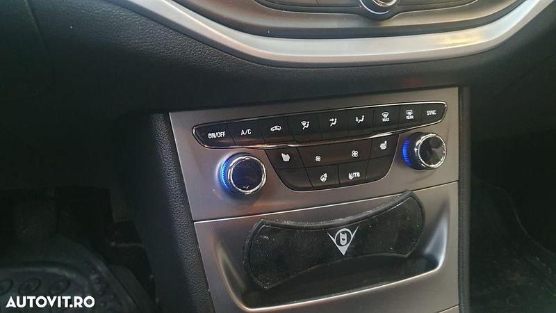 Second-hand Opel Astra Dynamic 125 CP (91 kW) 2017 Culoarealbastru Hatchback