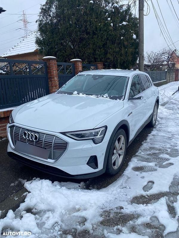 Second-hand Audi e-tron 319 kW (435 CP) 2020 Culoarealb SUV