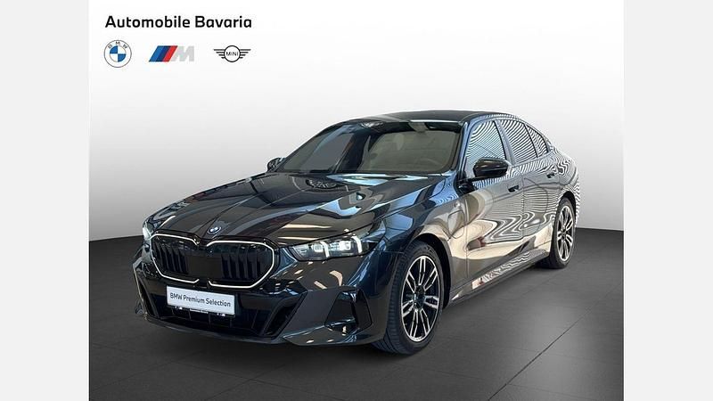 Sophisto grey brillant effect Utilizat 2024 BMW 550e Comfort Edition Berlinǎ | 80.804 EUR - Imagine 1/4