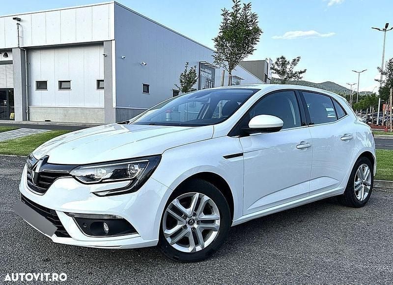 Culoarealb Utilizat 2019 Renault Mégane IV Zen Hatchback | 8.900 EUR (Preț bun) - Imagine 1/4