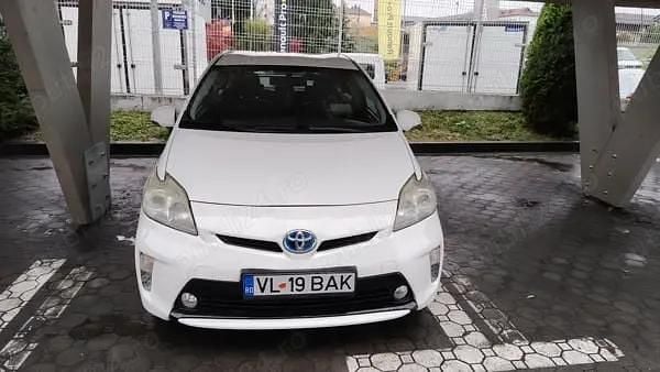 Alb Utilizat 2012 Toyota Prius Hatchback | 7.800 EUR (Preț bun) - Imagine 1/4
