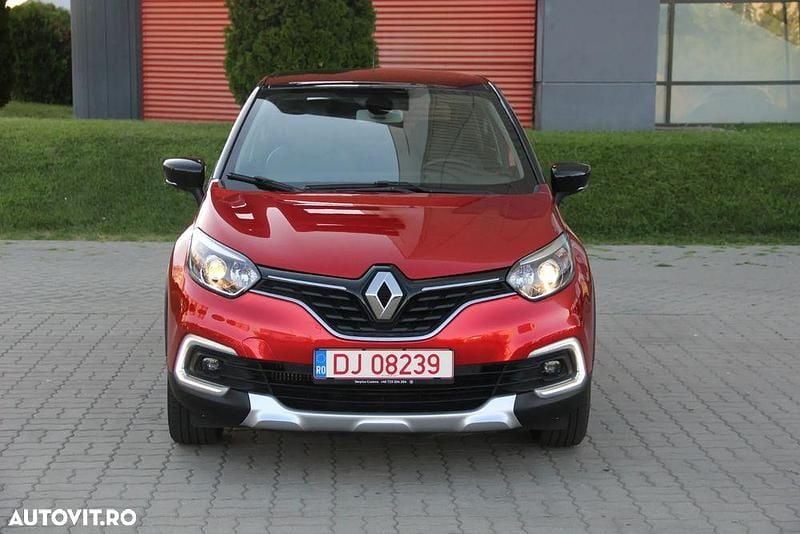 Culoarerosu Utilizat 2018 Renault Captur Intens SUV | 8.900 EUR (Preț bun) - Imagine 1/4