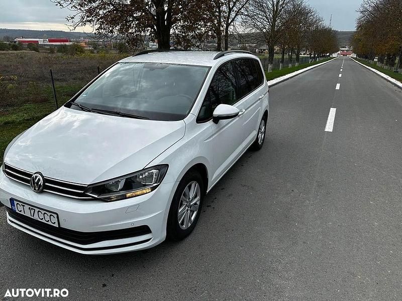Second-hand VW Touran Comfortline 150 CP (110 kW) 2020 Culoarealb Monovolum