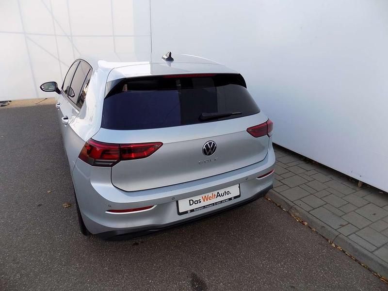 Second-hand VW Golf VIII Life 116 CP (85 kW) 2023 Gri mediumetalicperleffect