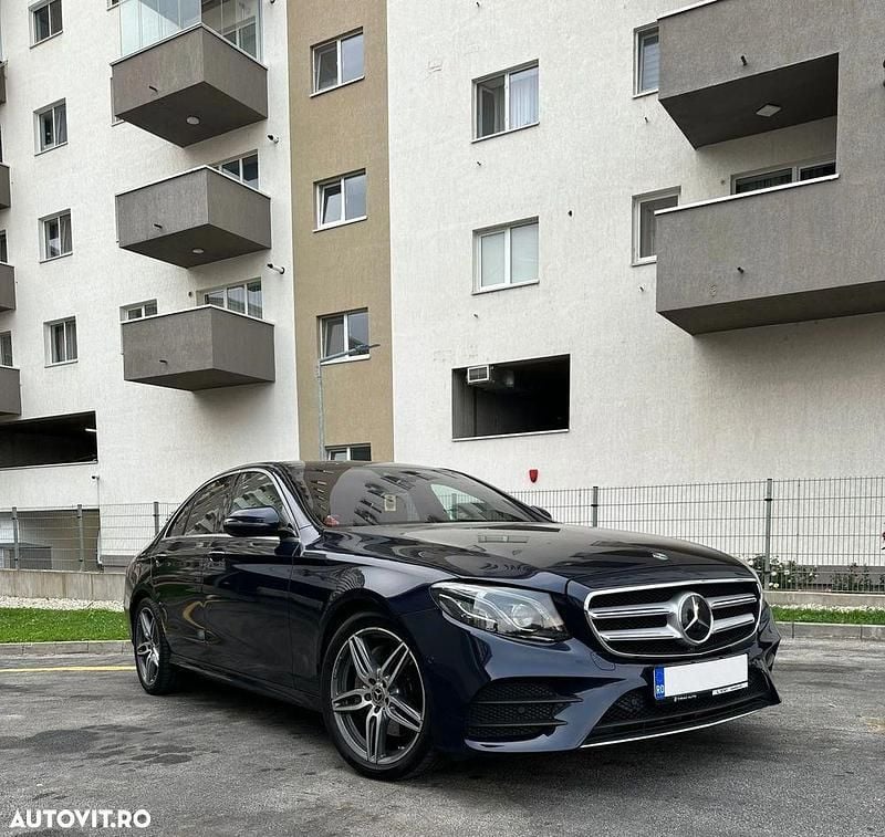 Culoarealbastru Utilizat 2019 Mercedes E220 AMG line Berlinǎ | 29.998 EUR (Preț OK) - Imagine 1/4