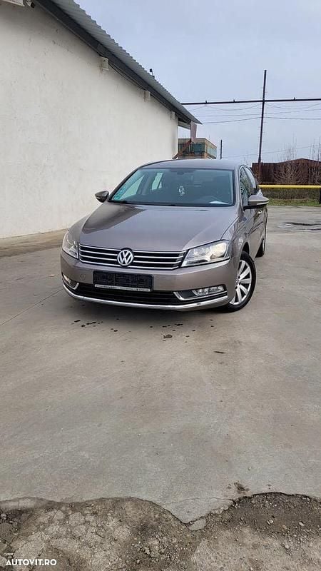 Second-hand VW Passat Comfortline 122 CP (89 kW) 2011 Culoaremaro Berlinǎ