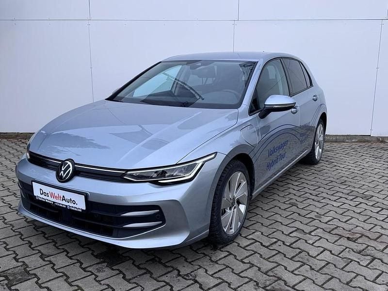 Second-hand VW Golf VIII Life 150 CP (110 kW) 2025 Gri deschis  normal