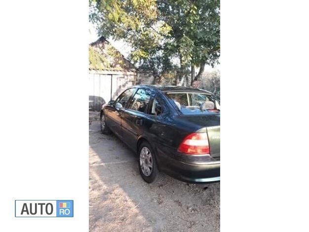 Verde Utilizat 1998 Opel Vectra Berlinǎ | 1.000 EUR - Imagine 1/4