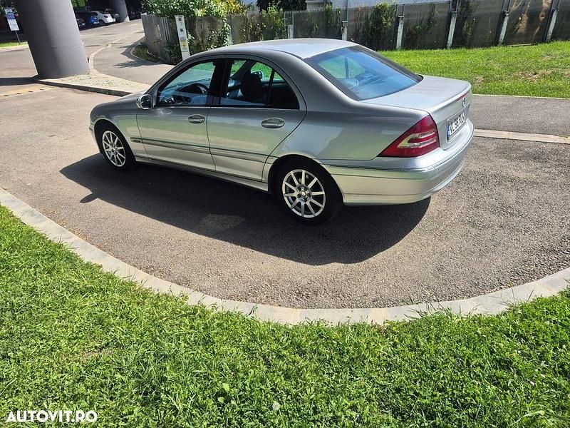 Culoaregri Utilizat 2005 Mercedes C180 Avantgarde Berlinǎ | 4.200 EUR (Scump) - Imagine 1/4