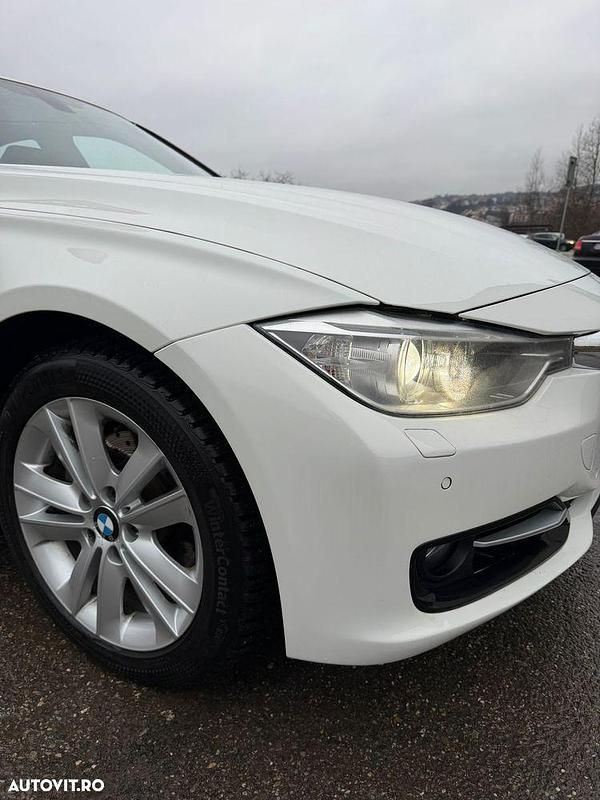 Second-hand BMW 328 Sport Line 245 CP (180 kW) 2013 Culoarealb Berlinǎ