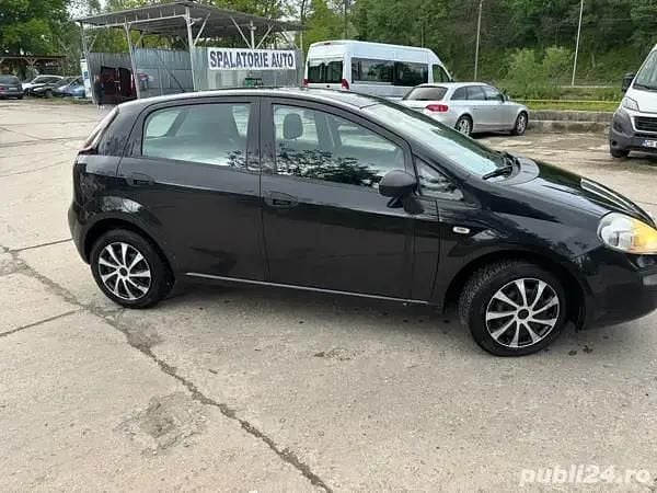 Utilizat 2010 Fiat Grande Punto Hatchback | 2.100 EUR - Imagine 1/4