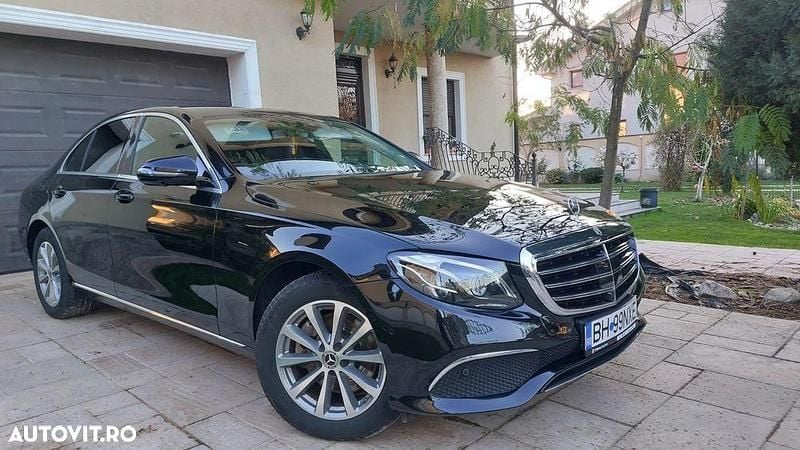 Culoarenegru Utilizat 2019 Mercedes E220 Break | 23.500 EUR (Super Preț) - Imagine 1/4