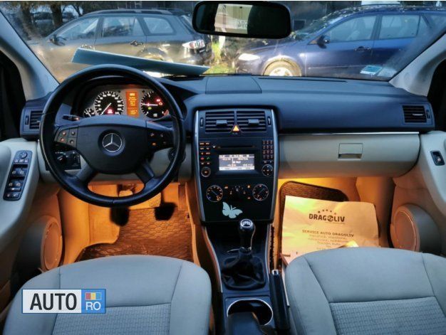 Albastru marin metalizat Utilizat 2009 Mercedes B180 Monovolum | 3.999 EUR (Preț OK) - Imagine 1/4