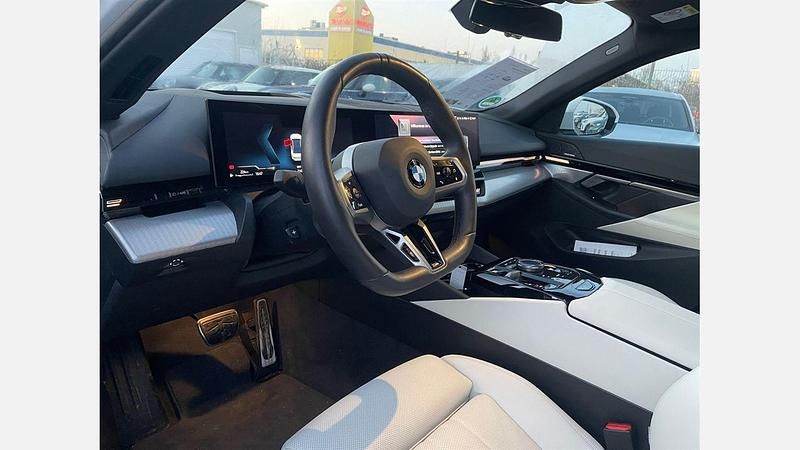 Alb alpine Second-hand 2024 BMW 520 Comfort Edition Berlinǎ | 60.960 EUR - Imagine 1/4