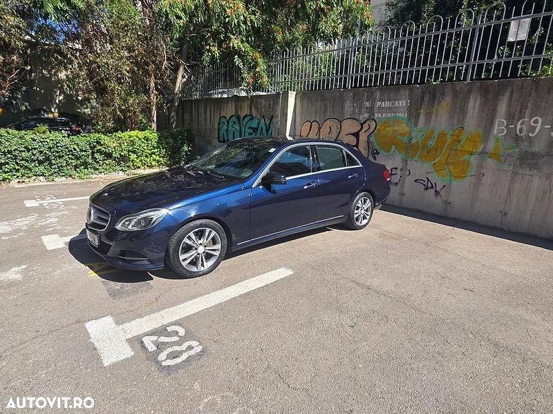 Culoarealbastru Utilizat 2013 Mercedes E250 Berlinǎ | 14.500 EUR (Scump) - Imagine 1/4