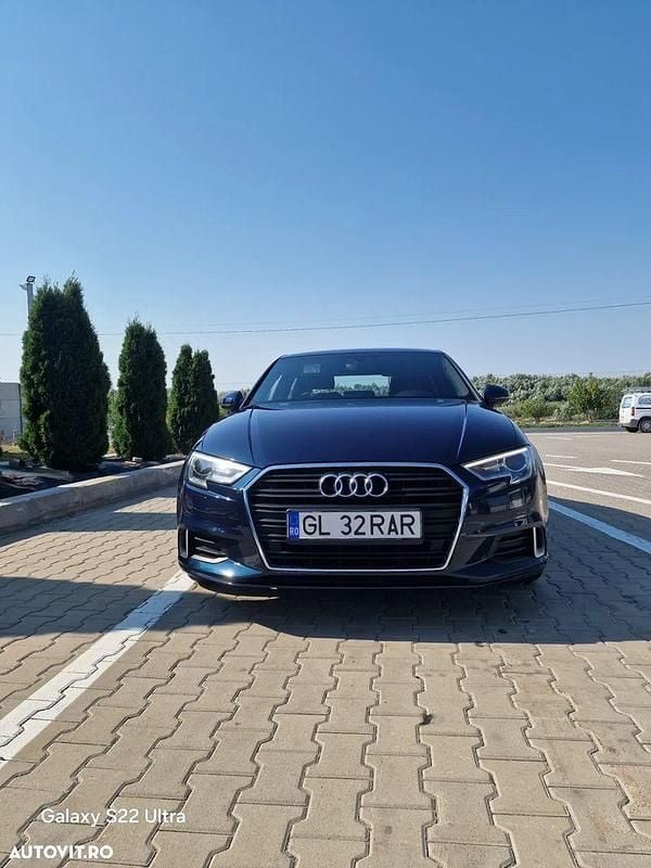 Culoarealbastru Utilizat 2017 Audi A3 Ambiente Berlinǎ | 15.500 EUR (Preț OK) - Imagine 1/4