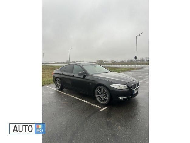 Negru Utilizat 2012 BMW 520 Sport Line Berlinǎ | 10.700 EUR (Preț OK) - Imagine 1/4