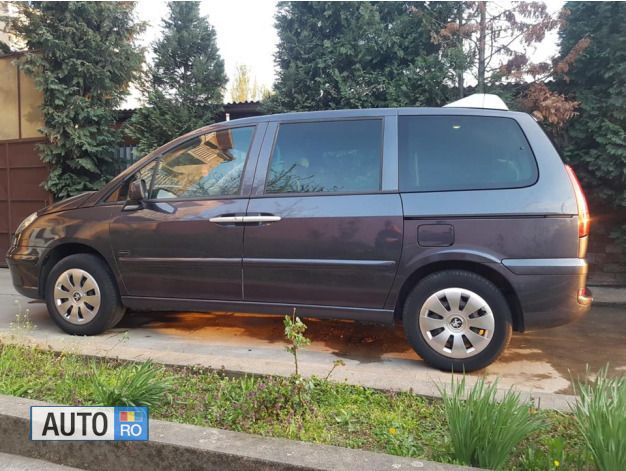 Albastru marin Utilizat 2006 Peugeot 807 Monovolum | 4.100 EUR - Imagine 1/4