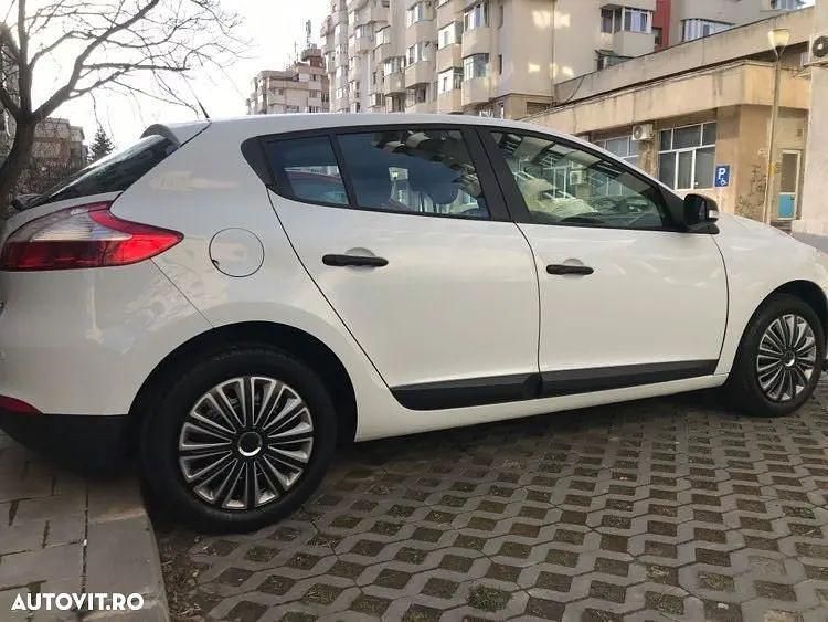 Alb Utilizat 2013 Renault Mégane III Authentique | 5.800 EUR (Preț OK) - Imagine 1/4