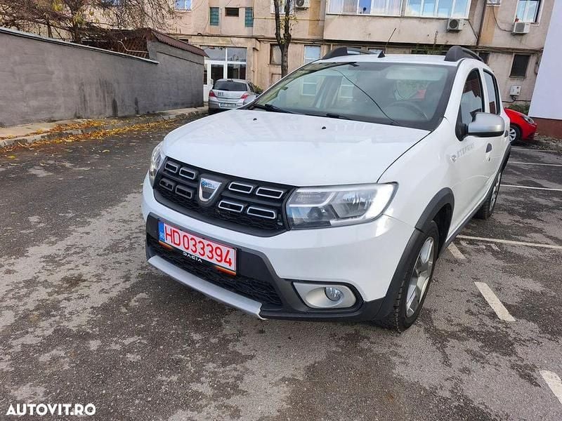 Culoarealb Utilizat 2017 Dacia Sandero Prestige Hatchback | 5.650 EUR (Preț bun) - Imagine 1/4