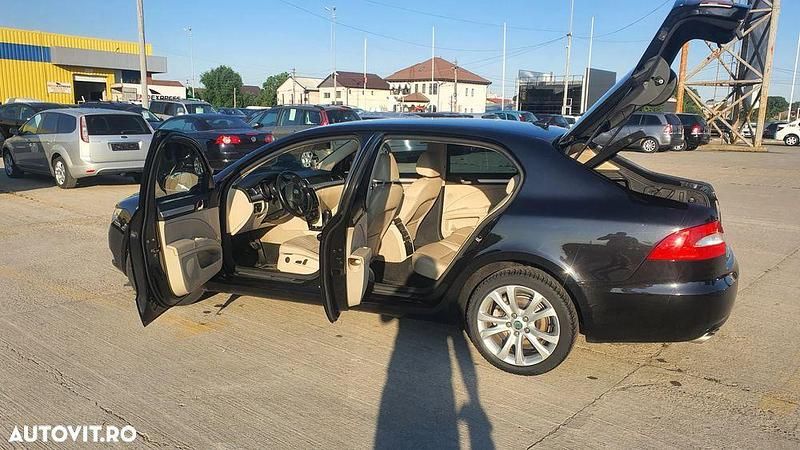 Culoarenegru Utilizat 2011 Skoda Superb Elegance Berlinǎ | 5.950 EUR (Preț OK) - Imagine 1/4
