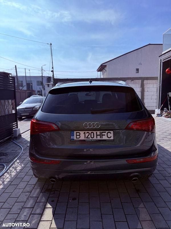 Second-hand Audi Q5 170 CP (125 kW) 2010 Culoarealbastru SUV