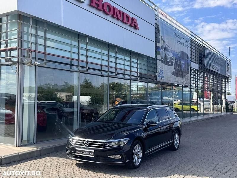 Culoarenegru Utilizat 2021 VW Passat Highline Break | 22.990 EUR (Scump) - Imagine 1/4