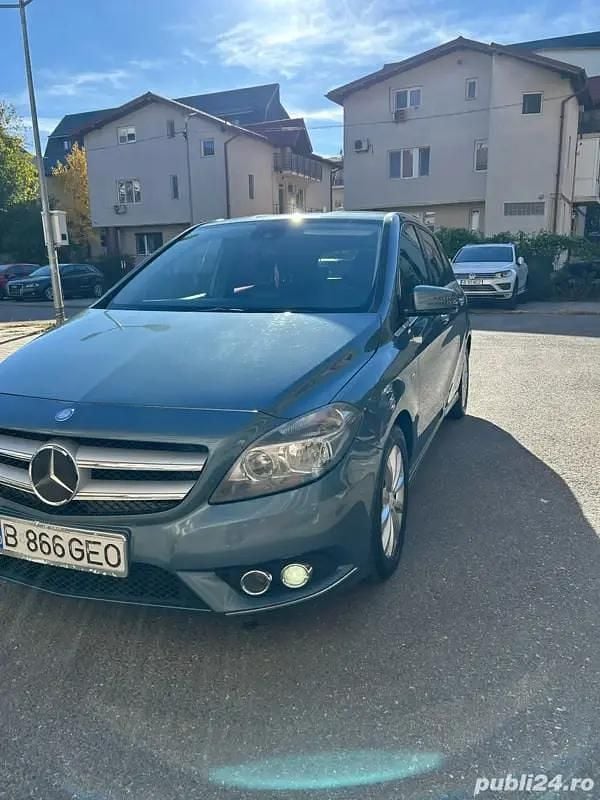Second-hand Mercedes B200 136 CP (100 kW) 2012 Albastru Monovolum