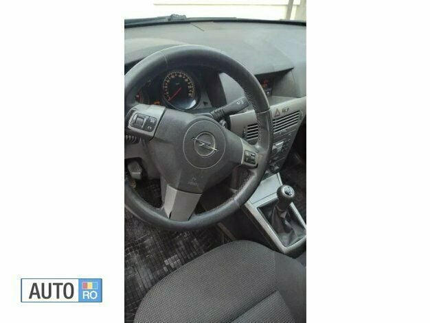 Negru Utilizat 2006 Opel Astra Hatchback | 2.550 EUR (Preț OK) - Imagine 1/4