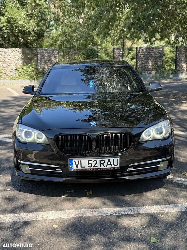 Culoarenegru Utilizat 2012 BMW 730 Comfort Edition Berlinǎ | 11.000 EUR - Imagine 1/4