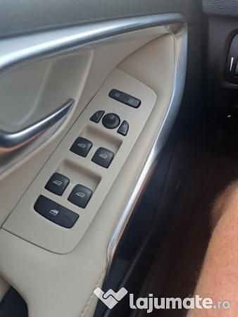 Second-hand Volvo V40 114 CP (83 kW) 2012 Negru Hatchback