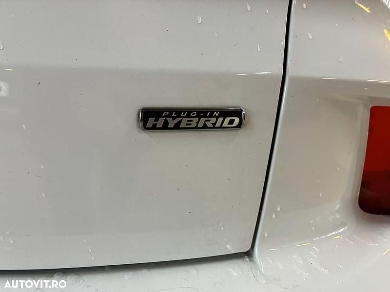 Second-hand Ford Kuga ST-Line 225 CP (165 kW) 2021 Culoarealb SUV