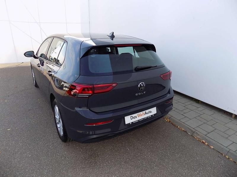 Second-hand VW Golf VIII Life 116 CP (85 kW) 2023 Gri inchisnormal
