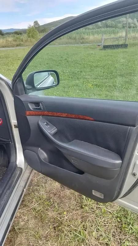 Utilizat 2004 Toyota Avensis Berlinǎ | 1.100 EUR (Super Preț) - Imagine 1/4