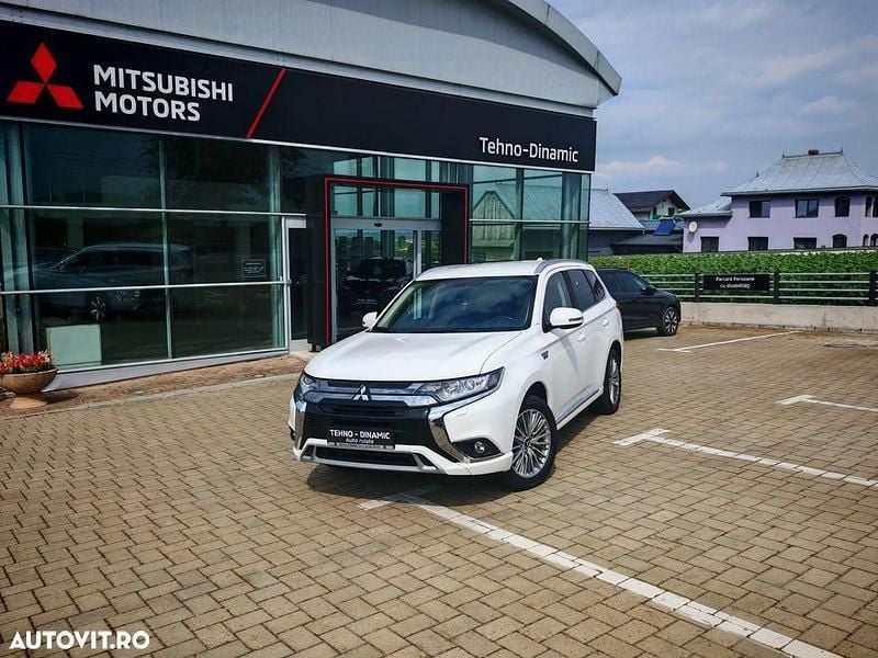 Alb Utilizat 2020 Mitsubishi Outlander P-HEV Intense SUV | 19.950 EUR (Preț bun) - Imagine 1/4