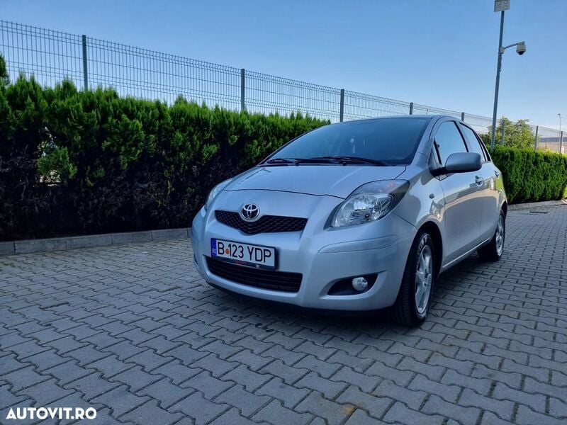 Gri Utilizat 2011 Toyota Yaris | 5.890 EUR - Imagine 1/4