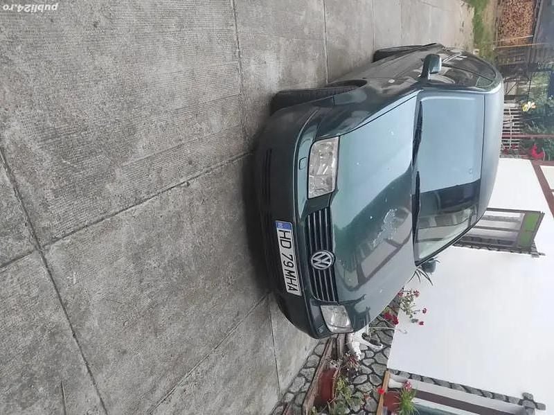 Verde Utilizat 1999 VW Bora Berlinǎ | 1.300 EUR (Preț OK) - Imagine 1/4