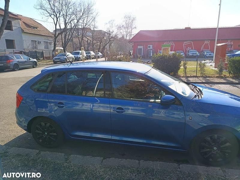 Second-hand Skoda Rapid Active 105 CP (77 kW) 2014 Culoarealbastru Hatchback