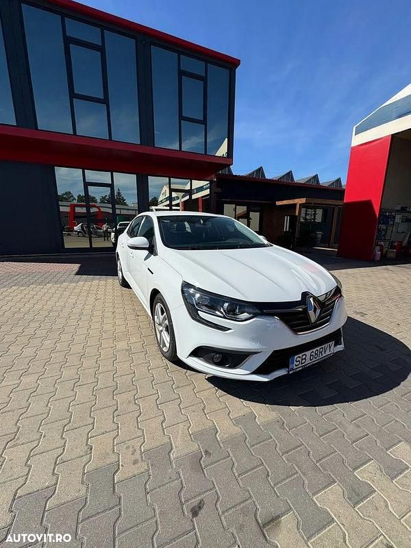 Culoarealb Utilizat 2017 Renault Mégane IV Intens Berlinǎ | 11.350 EUR (Preț OK) - Imagine 1/4