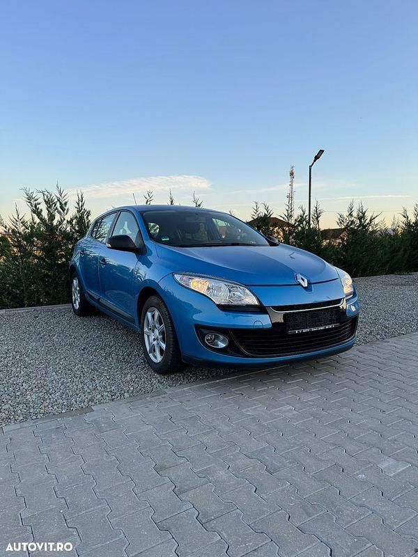 Culoarealbastru Utilizat 2012 Renault Mégane III | 4.300 EUR (Preț OK) - Imagine 1/4