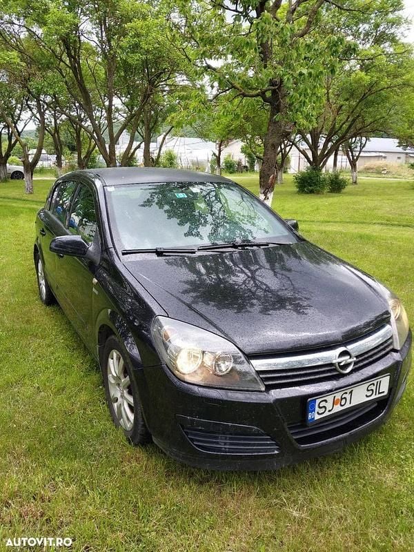 Negru Utilizat 2004 Opel Astra Hatchback | 1.299 EUR (Preț OK) - Imagine 1/4