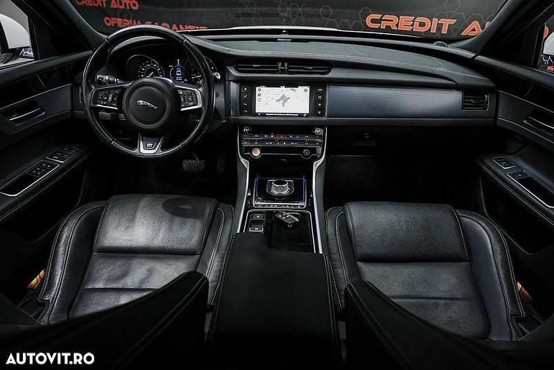 Second-hand Jaguar XF R-Sport 163 CP (119 kW) 2016 Culoarealb Berlinǎ